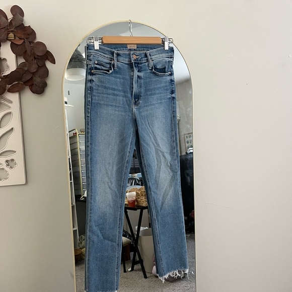 MOTHER Mid Rise Dazzle Ankle Fray in Riding the Cliffside Blue Jeans - Picture 2 of 12